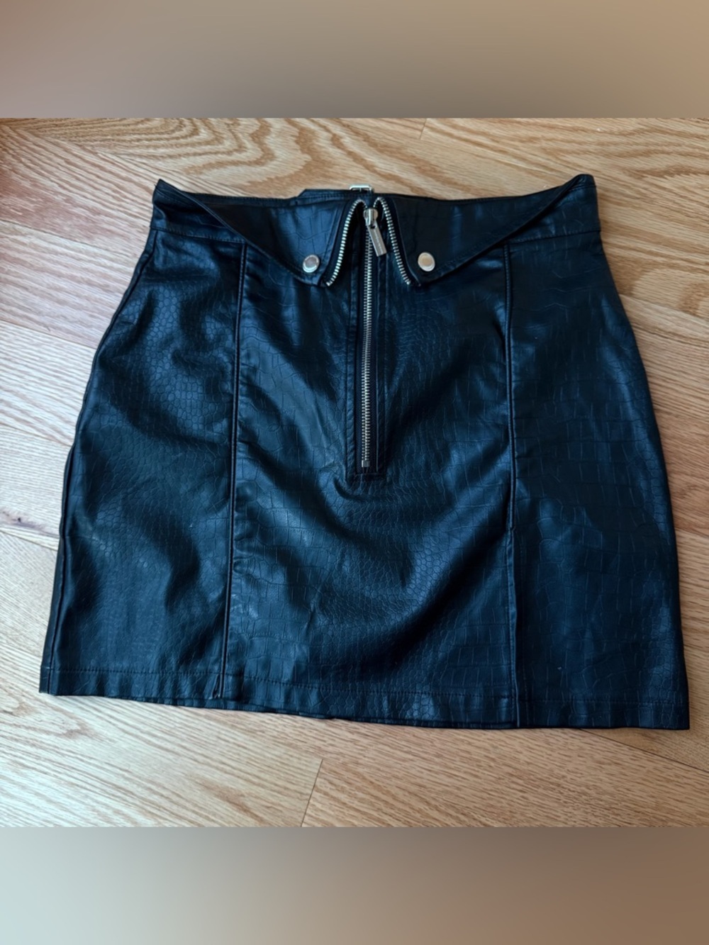 Maniere de Voir Black Croc Faux Leather Mini Skirt Front Zip - Size Medium UK 10